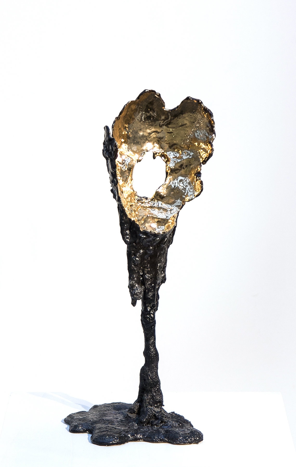 Samuel Yal, Magma, Grès, émail, or, 45x22x22 cm, 2017