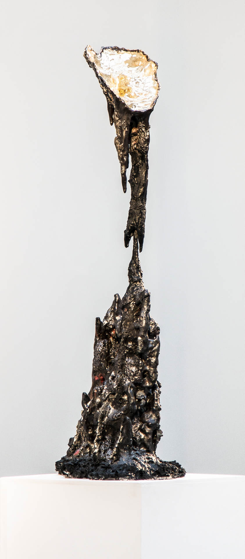 Samuel Yal, Magma II, Grès, émail, or, 45x22x22 cm, 2017