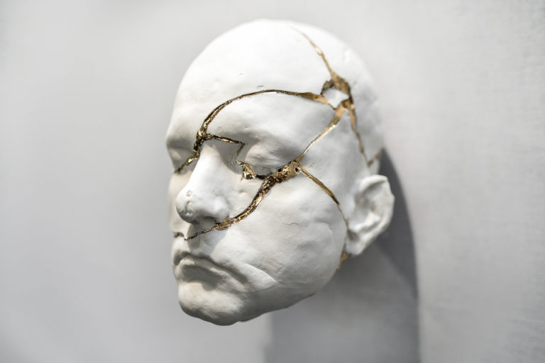 Samuel Yal, Réparation, Porcelaine, or (série) 22x20x19 cm, 2017