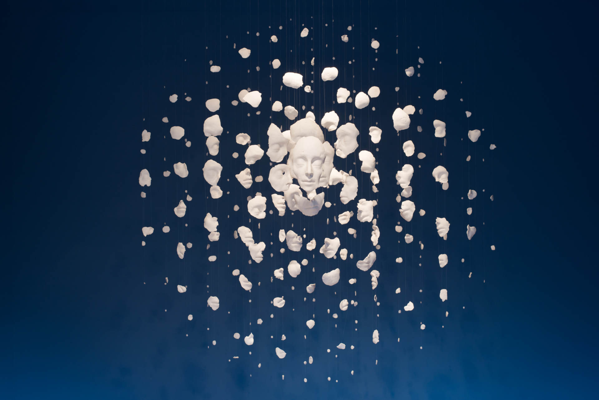 Samuel Yal, Dissolution, Porcelaine, 180x180x150 cm, 2012